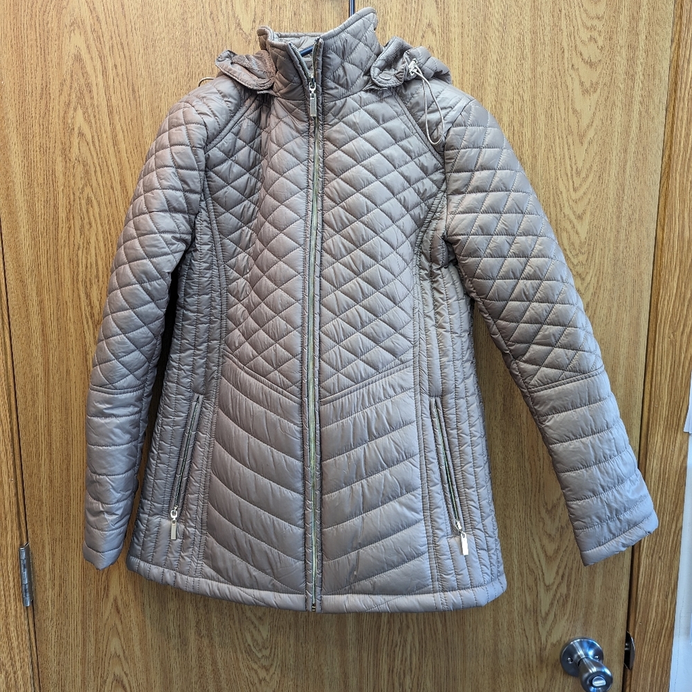 Giacca Winter Coat. Tan Color. Size small.